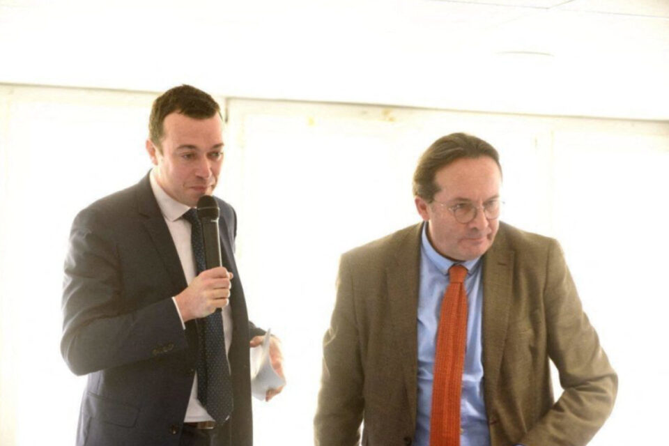 Rapha&euml;l Cognet et Pierre B&eacute;dier au moment de lancer la campagne de la liste Mantes Unie pour les municipales 2020.