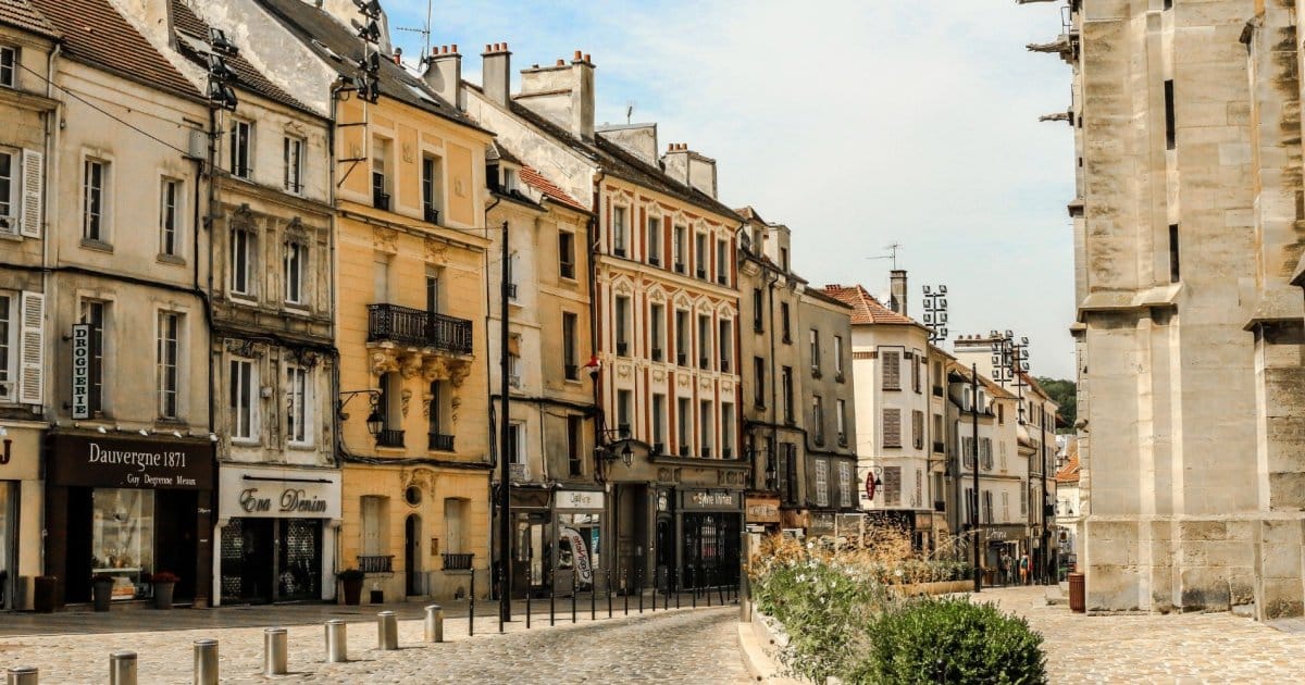 , À seulement 1h de Paris, cette jolie ville gorgée d’histoire est la destination idéale pour un week-end au calme