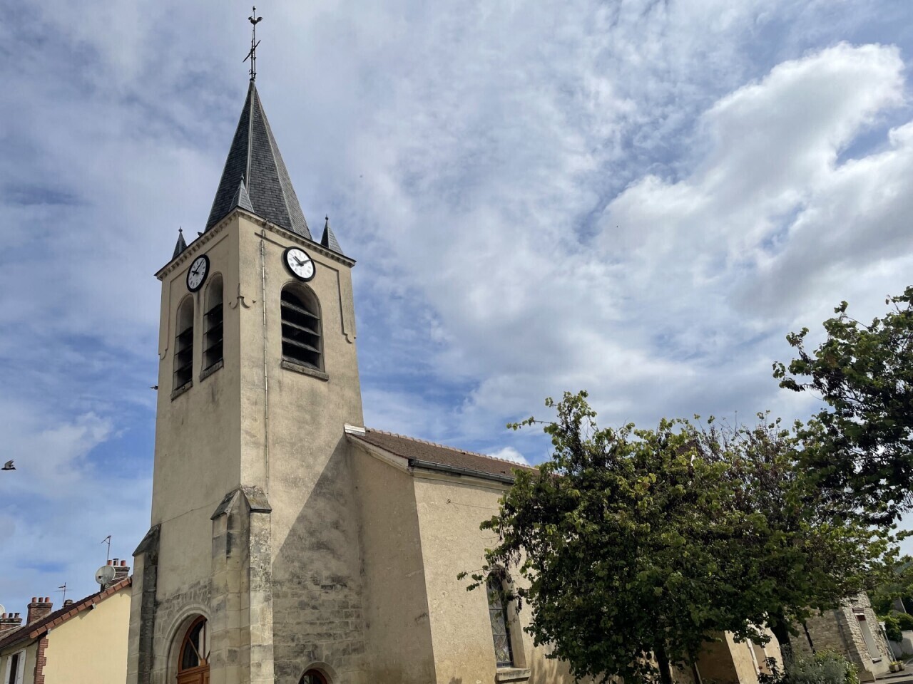 , Dans ce village des Yvelines, les pierres de l&rsquo;&eacute;glise sont donn&eacute;es aux habitants et &ccedil;a ne pla&icirc;t pas &agrave; tout le monde