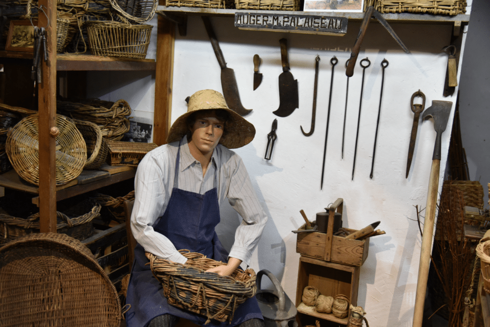 Le mus&eacute;e du Hurepoix de Palaiseau permet de transmettre aux g&eacute;n&eacute;rations actuelles les coutumes et les savoir-faire de l'&eacute;poque.