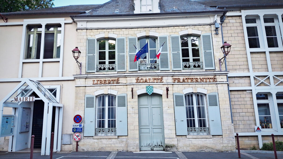 , &laquo; J&rsquo;avais mon cutter &agrave; la main et mes larmes coulaient &raquo; : tentative de suicide, angoisses et burn-out en mairie