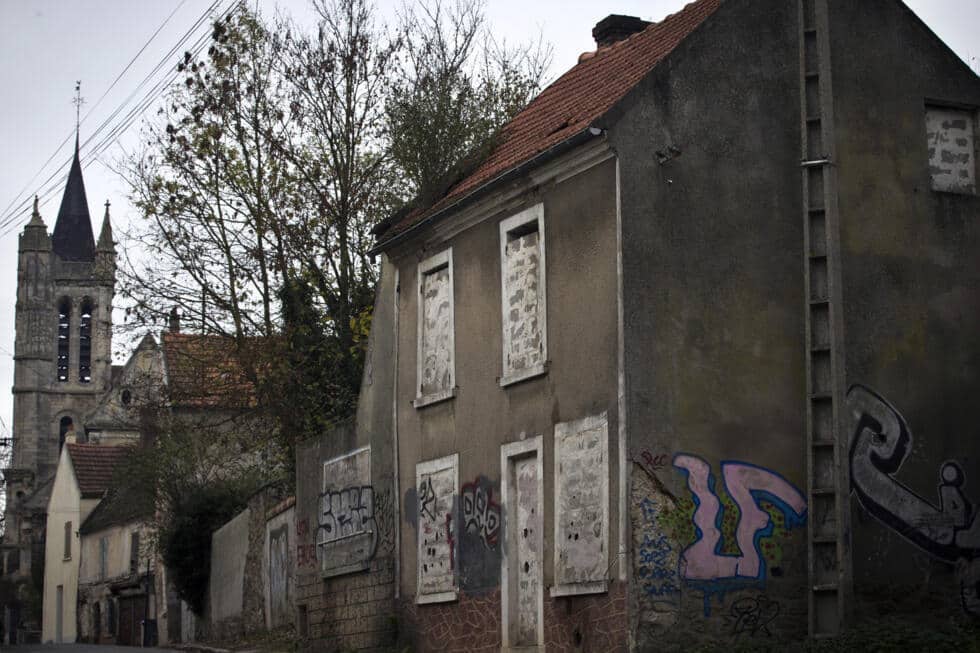 Une rue du village abandonn&eacute; de Goussainville, le 26 novembre 2013, dans le Val-d'Oise