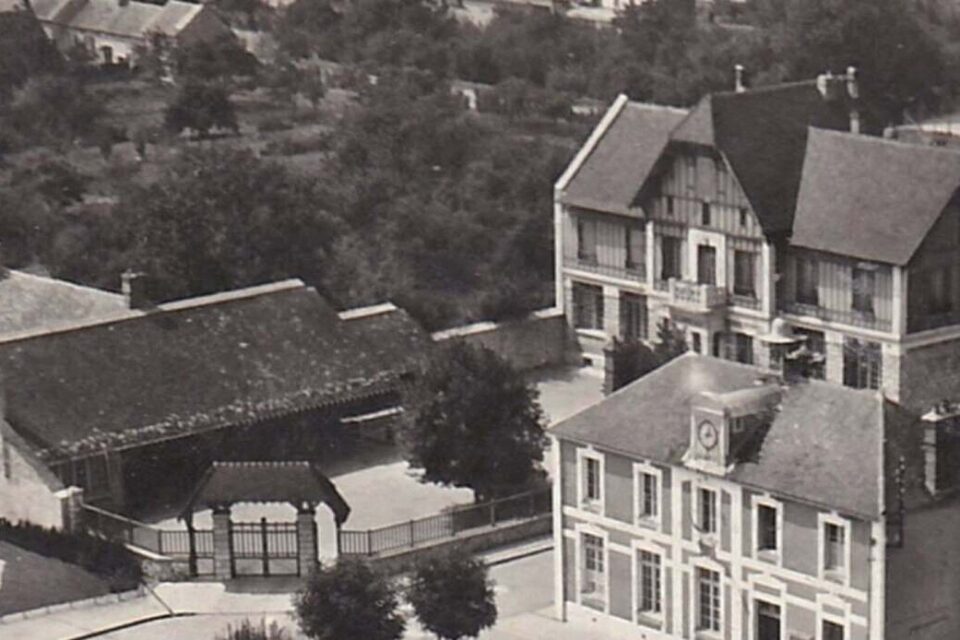 Vue aérienne de l'école dans les années 50