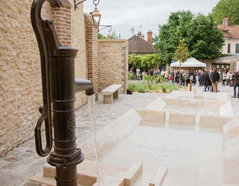 Comme dans Manon des Sources, l'eau a soudainement rejailli de la fontaine !