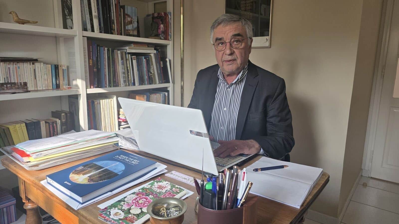 , « C’est émouvant, il nous a fait une belle ville » : on a suivi le maire des Mureaux dans sa tournée d’adieux