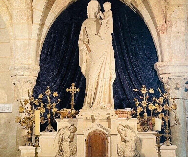 L'église étant en travaux pour plusieurs mois, la statue n'est en ce moment pas visible.