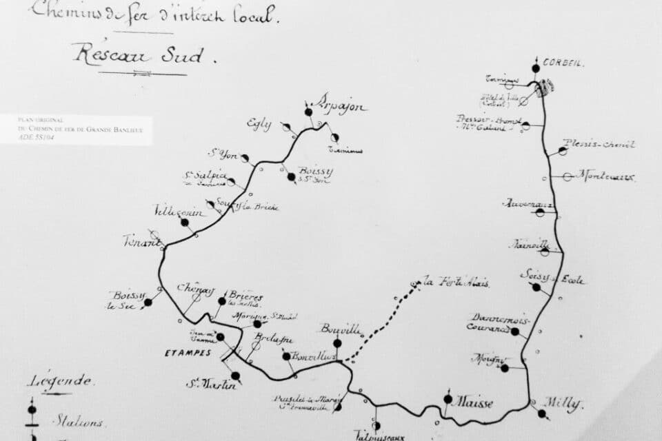 Les Archives départementales de l'Essonne invite le public à découvrir l'exposition « Sur la voie du Tacot » du 1er juillet au 26 août 2026.