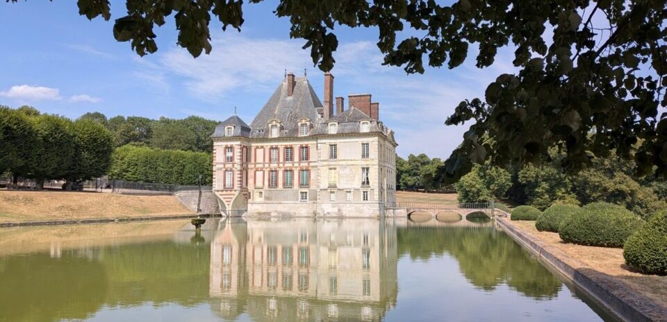 , Prisé par Jean de la Fontaine, de Gaulle, Gims ou encore Mercotte, ce château privé ouvre (enfin) ses portes au public