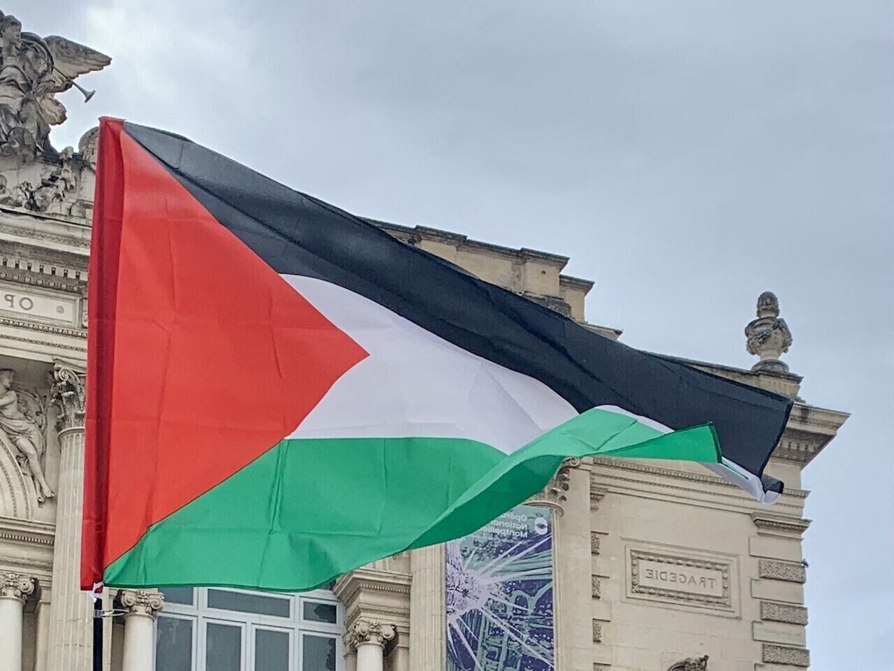 , La justice contraint &agrave; nouveau plusieurs mairies des Hauts-de-Seine &agrave; enlever le drapeau palestinien de leur fronton